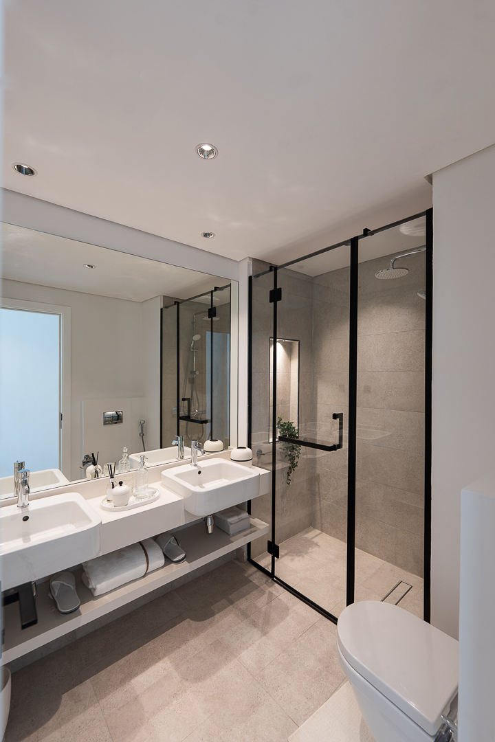 Adyah Residence contemporary bathroom